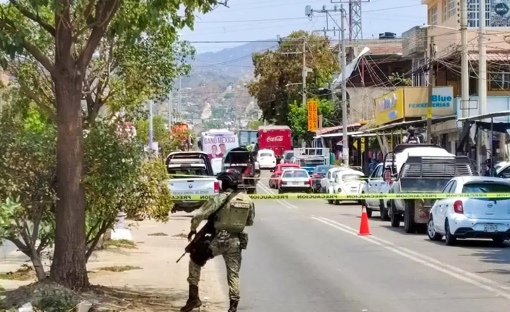 Hallan Tres Hombres Asesinados Dentro de un Auto Abandonado en Acapulco