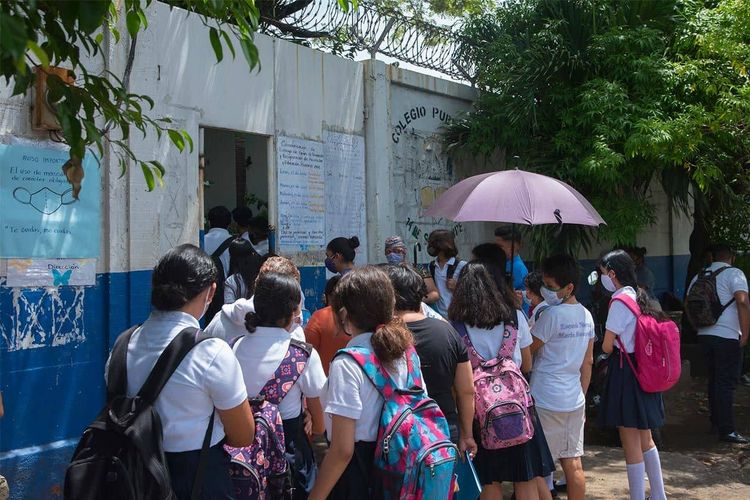 Crece el número de escuelas que cierran por COVID-19 en Guerrero