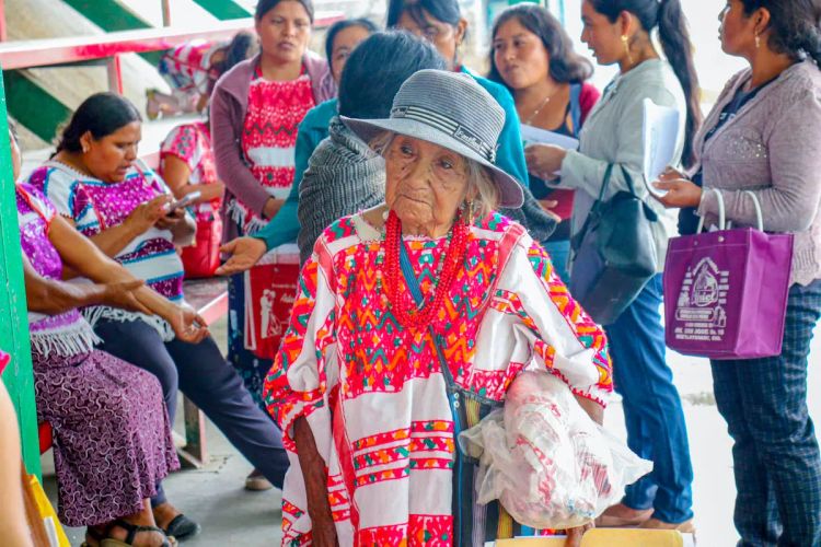 Artesanas de Metlatónoc y Cochoapa el Grande Participarán en Concurso de Hilado y Tejido