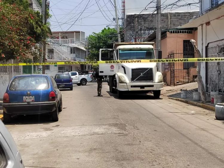 Tragedia en Acapulco: Muere Trabajador al Descargar Camión de Volteo